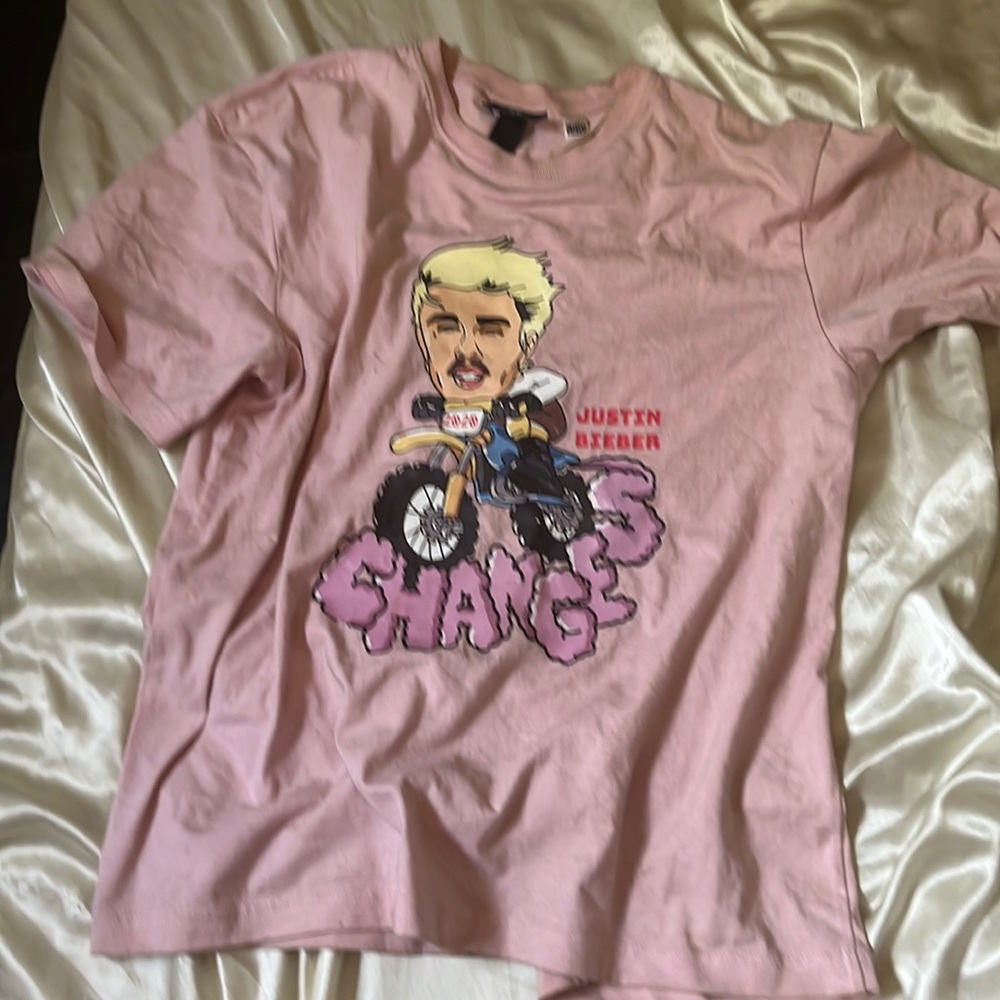 New barley used Justin Bieber x H&M tee
